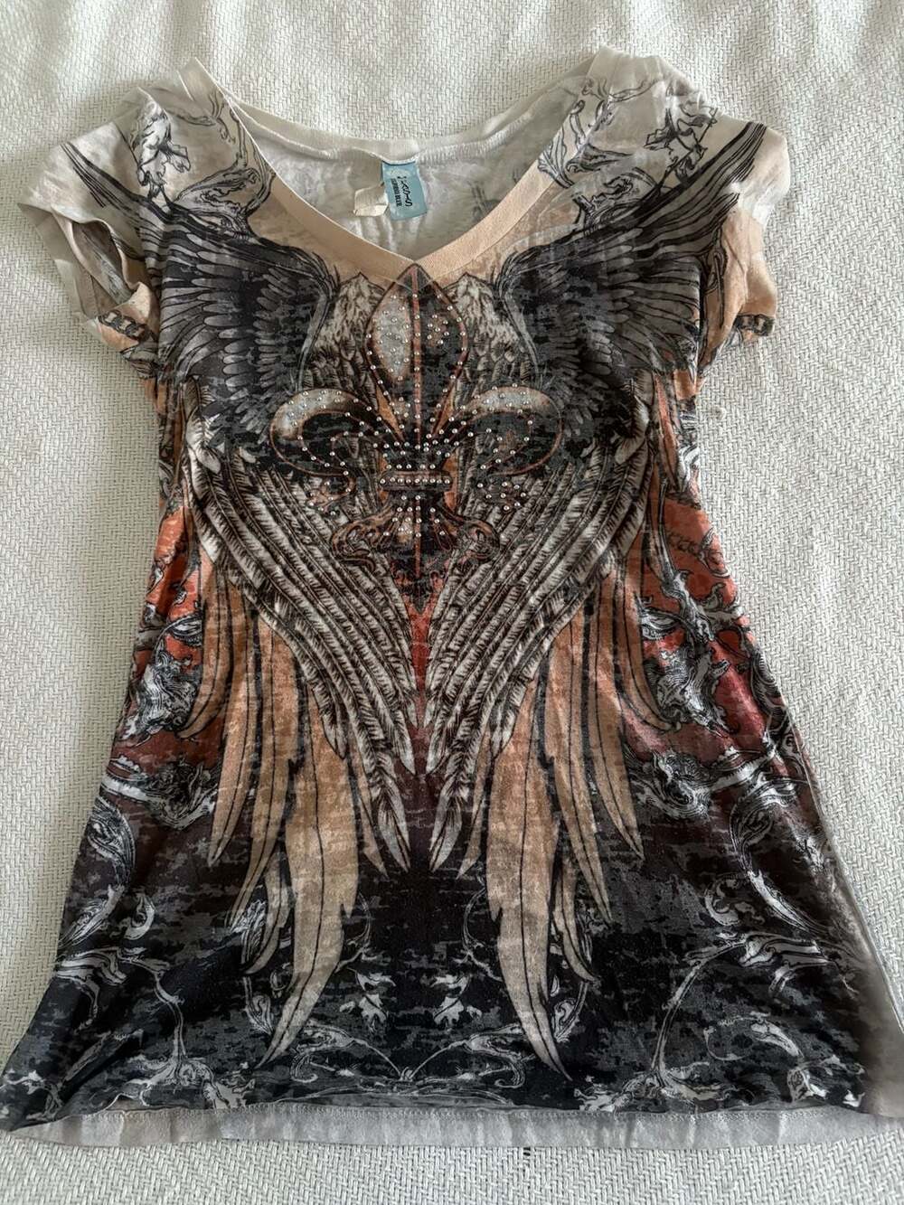 M Fasis by California Blue Y2K Rhinestone Fleur-de-Lis Wing Graphic Tee Size L